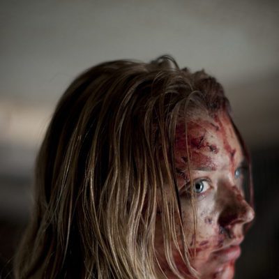 Natalie Dormer en 'The Fades' con la cara ensangrentada
