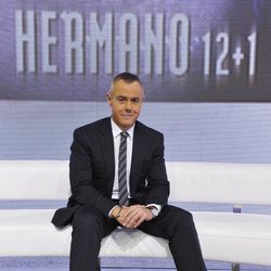 Jordi González sentado en el plató de 'Gran Hermano'