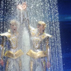 Jedward mojados en Eurovisión 2012