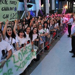 Los fans de 'Gran Hermano' se agolpan en las puertas de Telecinco