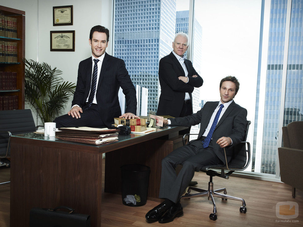 Mark-Paul Gosselaar, Malcolm McDowell y Breckin Meyer en 'Franklin & Bash'