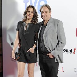 Lola Marceli y Juanjo Puigcorbé en la premier de '14 de abril. La República' e 'Isabel'