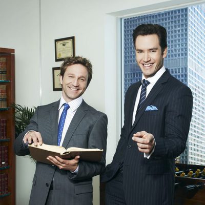 Breckin Meyer y Mark-Paul Gosselaar protagonizan 'Franklin & Bash'