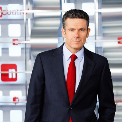 El presentador de noticias Roberto Arce