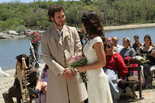 Tristán sonríe a Pepa durante la boda