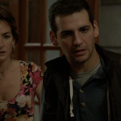 Nacho y Carola observan a Basilio