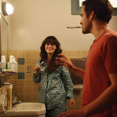 Zooey Deschanel y Jake Johnson comparten piso en 'New Girl'