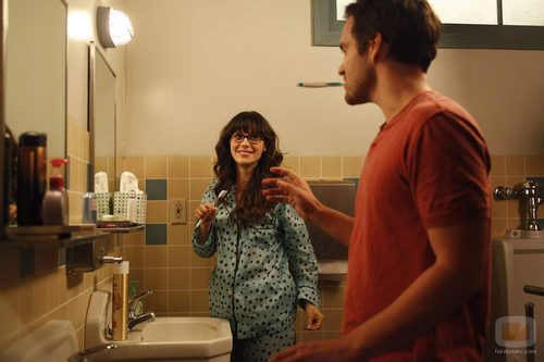 Zooey Deschanel y Jake Johnson comparten piso en 'New Girl'