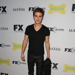 Paul Wesley de 'Crónicas Vampíricas' en una fiesta de la Comic-Con 2012