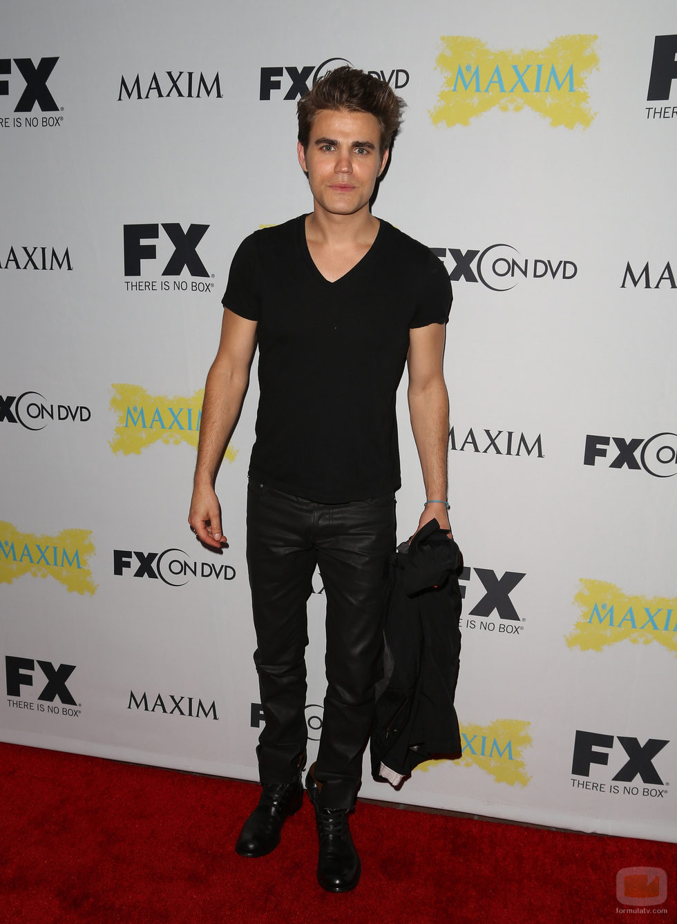 Paul Wesley de 'Crónicas Vampíricas' en una fiesta de la Comic-Con 2012