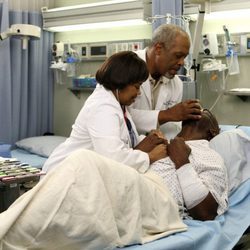 Richard Webber y Miranda Bailey en 'Anatomía de Grey'