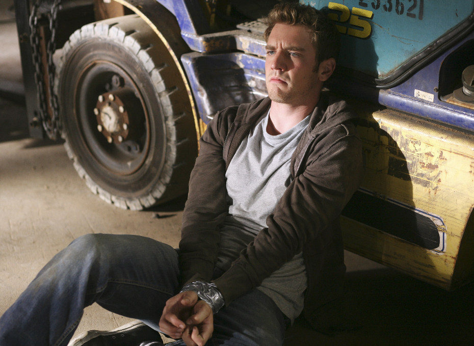 Bret Harrison en el capítulo "Amor, balas y asfalto" de la serie 'Reaper'.