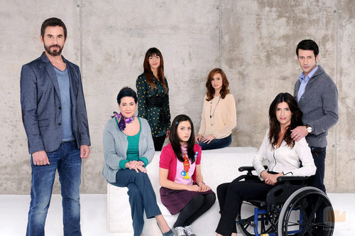 Foto de grupo de los protagonistas de 'Frágiles'