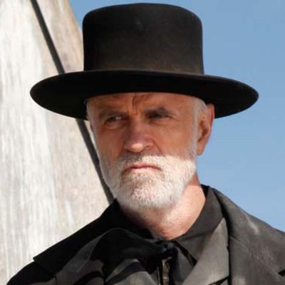 El reverendo Nathaniel Cole (Tom Noonan)