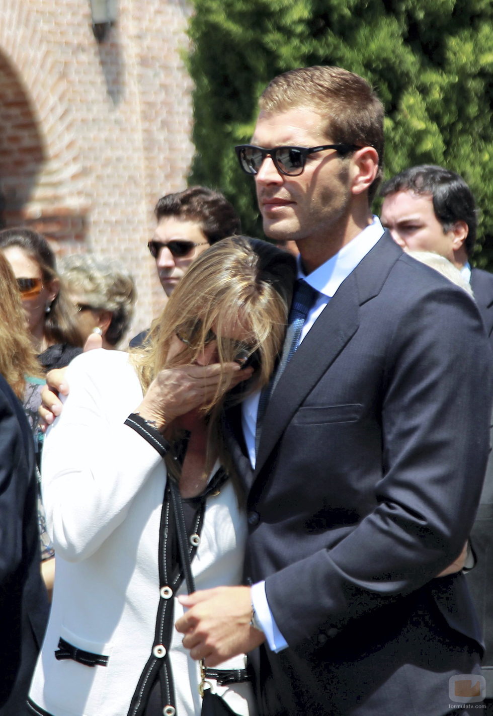 Darek consuela a su pareja, Susana Uribarri