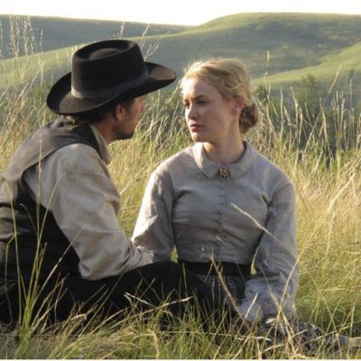 Dominique McElligott y Phil Burke en 'Infierno sobre ruedas'