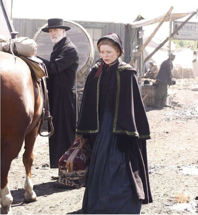 La actriz Dominique McElligott interpreta a Lily Bell