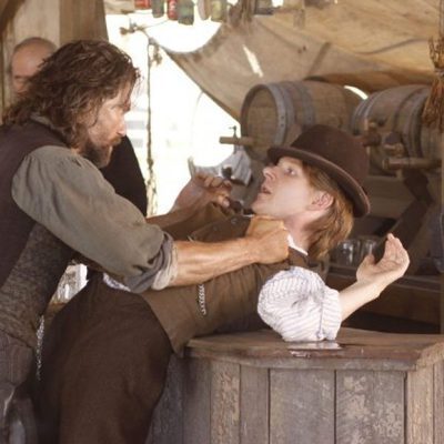 Cullen Bohannon se encara en una escena de 'Infierno sobre ruedas'
