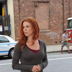 Poppy Montgomery en el capítulo "Hora de salida" de 'Imborrable'