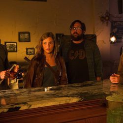 JD Pardo, Tracy Spiridakos, Zak Orth y Anna Lise Phillips en 'Revolution'