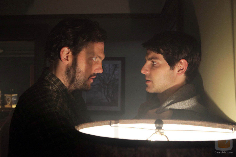David Giuntoli y Silas Weir Mitchell en una escena del capítulo "Piloto" de 'Grimm'