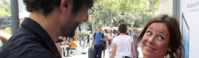 Juanra Bonet con una concursante de 'Lo sabe, no lo sabe'