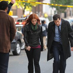 Poppy Montgomery y Dylan Walsh en el capítulo "Objetos perdidos"