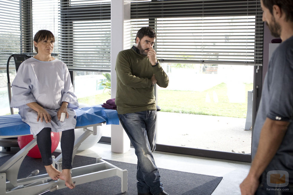 Pablo reconoce a Mónica (Blanca Portillo) en el capítulo "Huesos de cristal"