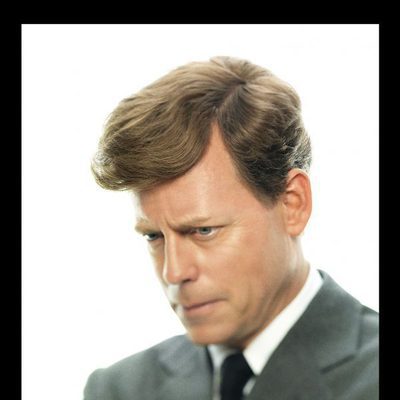 Greg Kinnear intrerpreta al presidente asesinado Jack Kennedy
