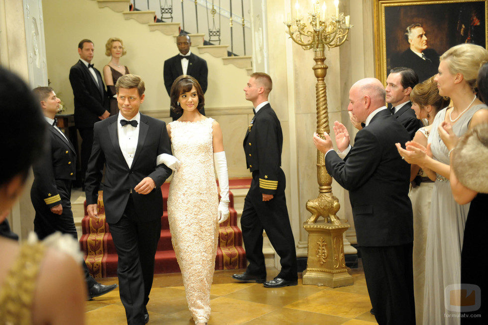 Jack y Jackie Kennedy se dirigen a un concierto en la Casa Blanca