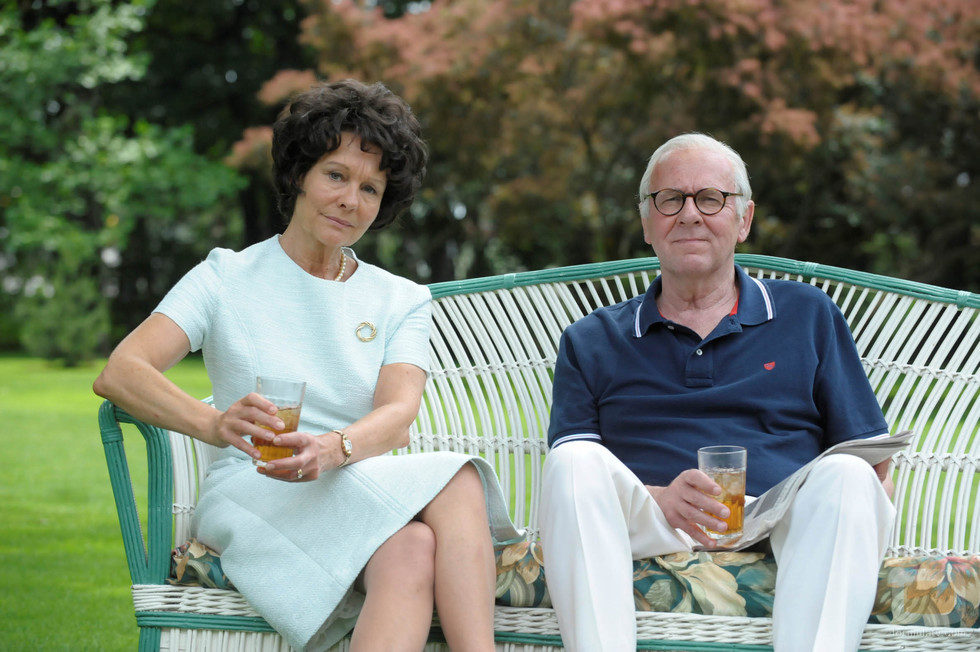 Joe y Rose Kennedy sentados en el jardín de la Casa Blanca