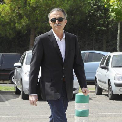 Juan y Medio, a la salida del tanatorio