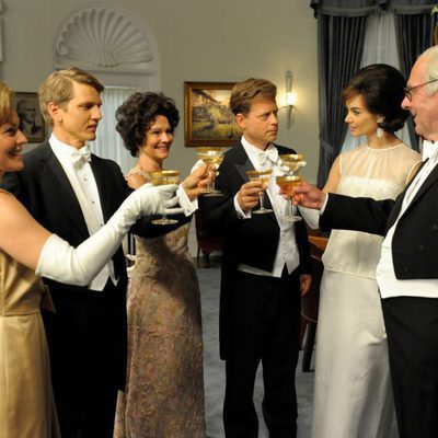 La familia Kennedy realiza un brindis
