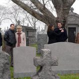 Los Reagan visitan el cementerio en el último episodio de la temporada
