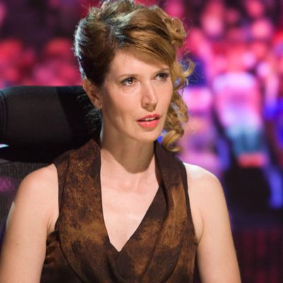 Julia Davis da vida a un juez de reality show en el capítulo 2 de 'Black Mirror'
