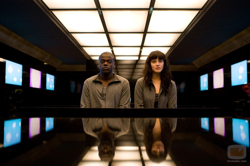 Bing y Abi son "prisioneros de su tiempo" en 'Black Mirror'