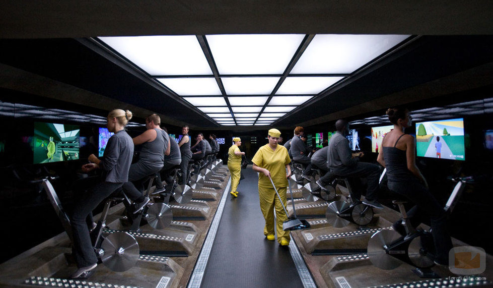 Las personas realizan ejercicio físico a cambio de aplicaciones tecnológicas en 'Black Mirror'