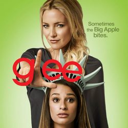 Kate Hudson y Lea Michele en el cartel promocional de la cuarta temporada de 'Glee'