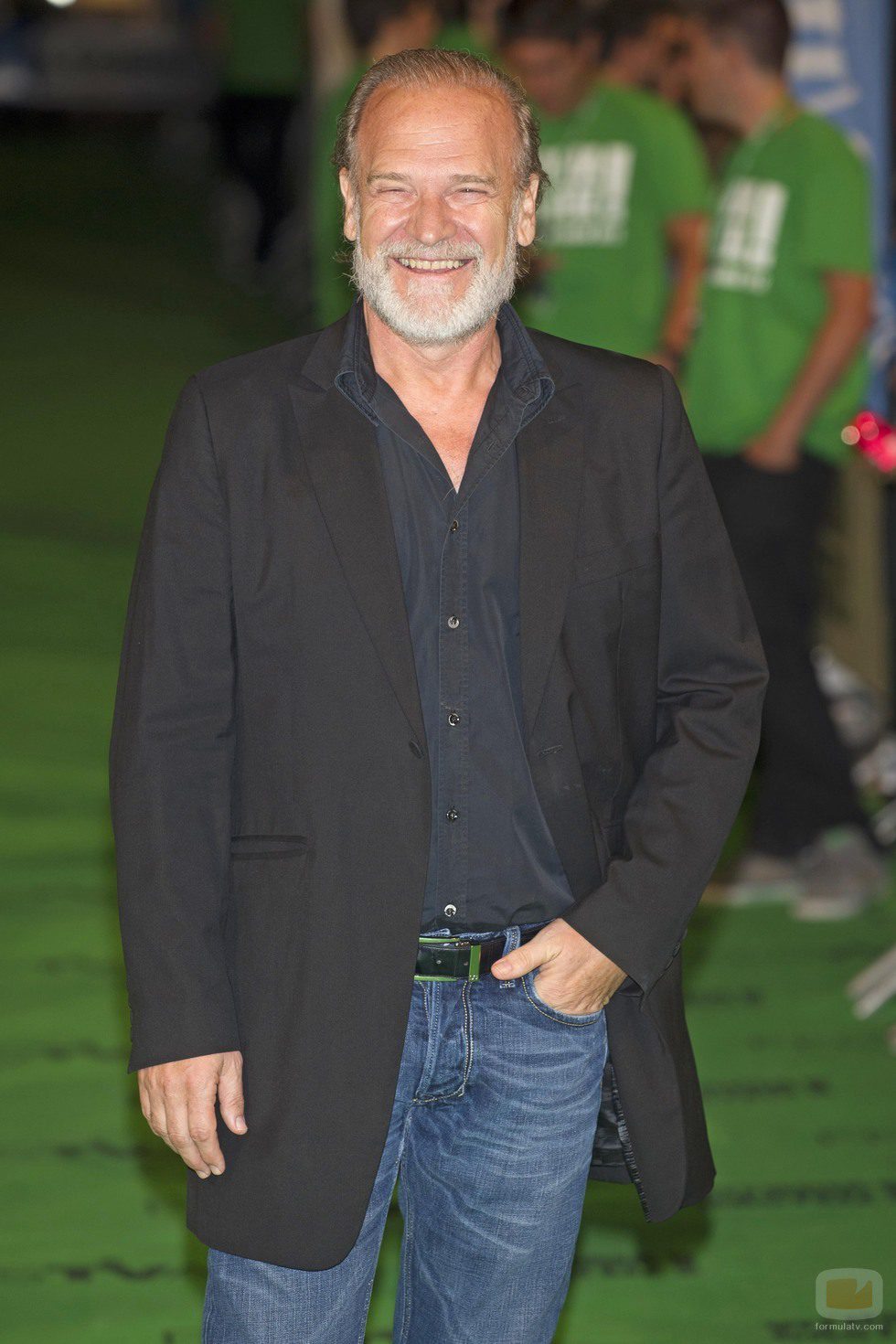 LLuis Homar posa en la alfombra verde del FesTVal de Vitoria