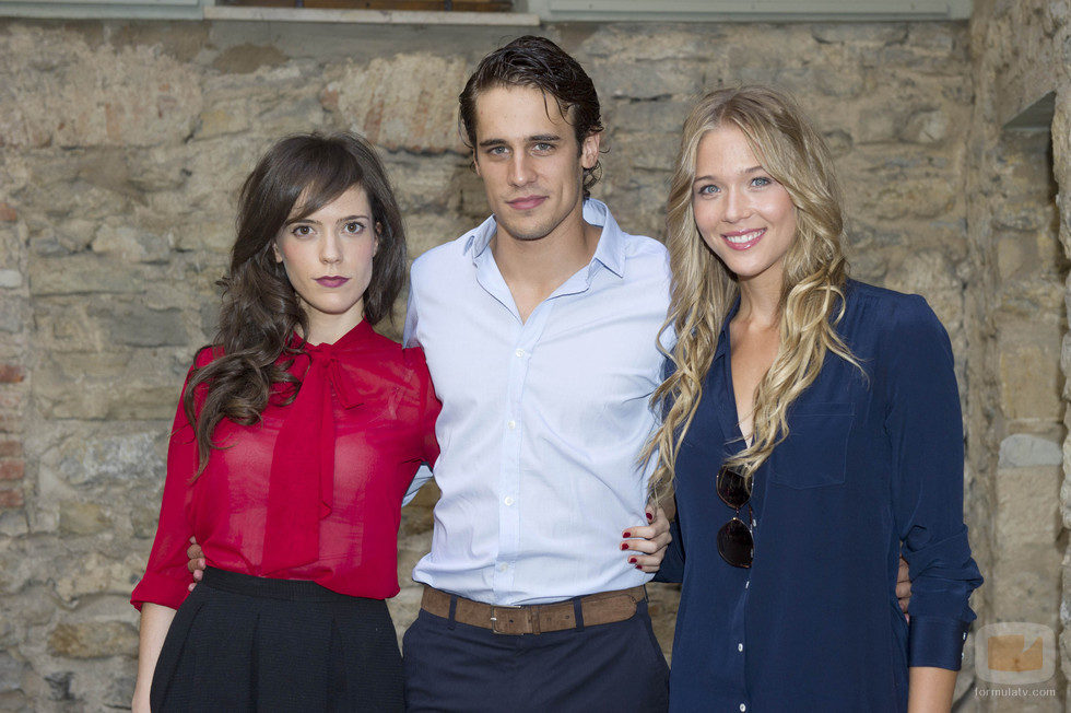 Itsaso Arana, Martín Rivas y Patricia Montero presentan 'El don de Alba' en el FesTVal de Vitoria