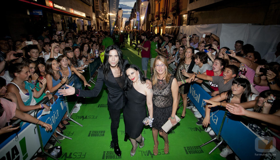 Alaska y Mario a su llegada a la ceremonia de clausura del FesTVal de Vitoria