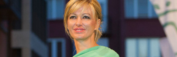 Susanna Griso posa para los fotografos en la clausura del FesTVal de Vitoria