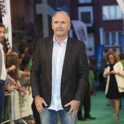 Xavier Deltell posa para los fotografos en la clausura del FesTVal de Vitoria