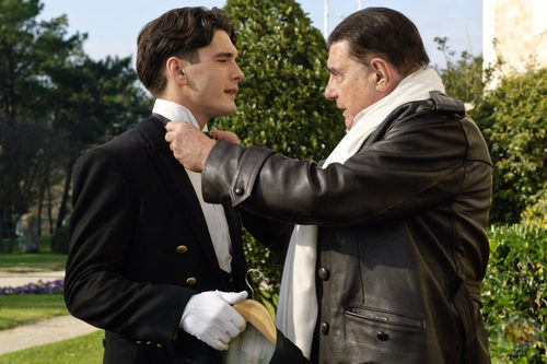 Yon González y Juan Luis Galiardo en la segunda temporada de 'Gran Hotel'