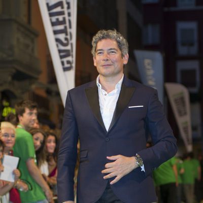 Boris Izaguirre posa para los fotografos en la clausura del FesTVal de Vitoria