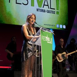 Ruth Jiménez presentó uno de los premios de la ceremonia de clausura del FesTVal de Vitoria