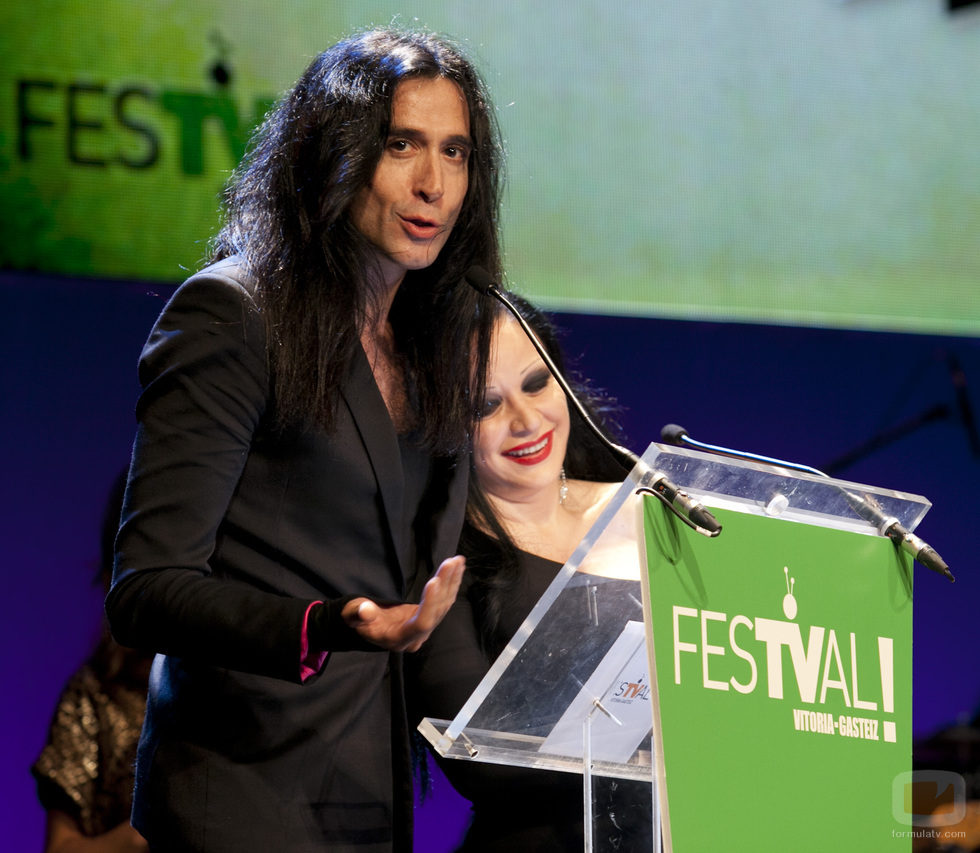 Mario y Alaska agradecen el premio al espacio más divertido