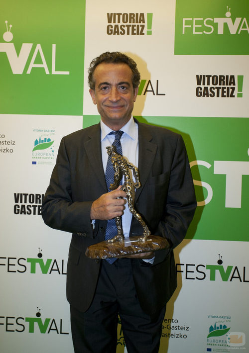 J.J. Santos recoge el premio especial para Mediaset Sport