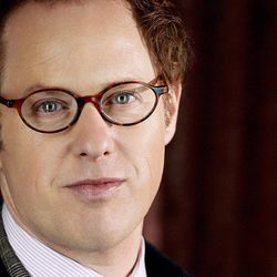 Raphael Sbarge es Pepito Grillo en 'Once Upon a Time'
