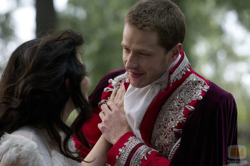 El Príncipe Encantador llora emocionado tras despertar a Blancanieves en 'Once Upon a Time'